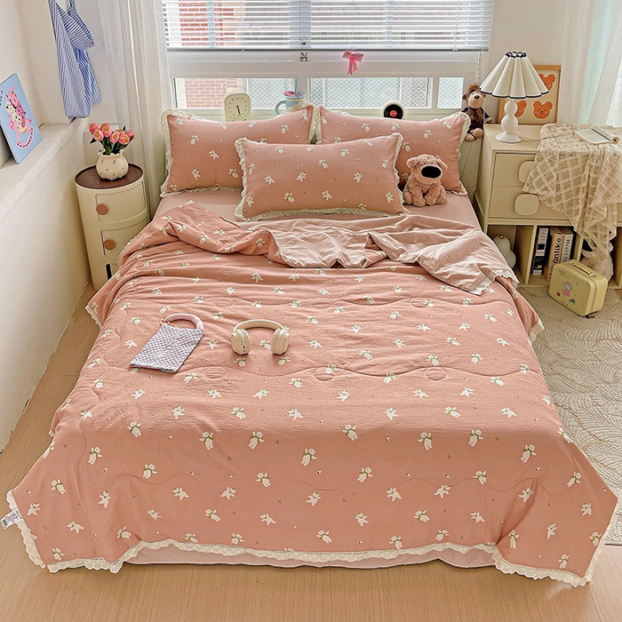 91家纺网 家纺一手货源 找家纺 （总）梦莱斯 2025新款云感木棉皱皱纱全棉花边款夏被四件套