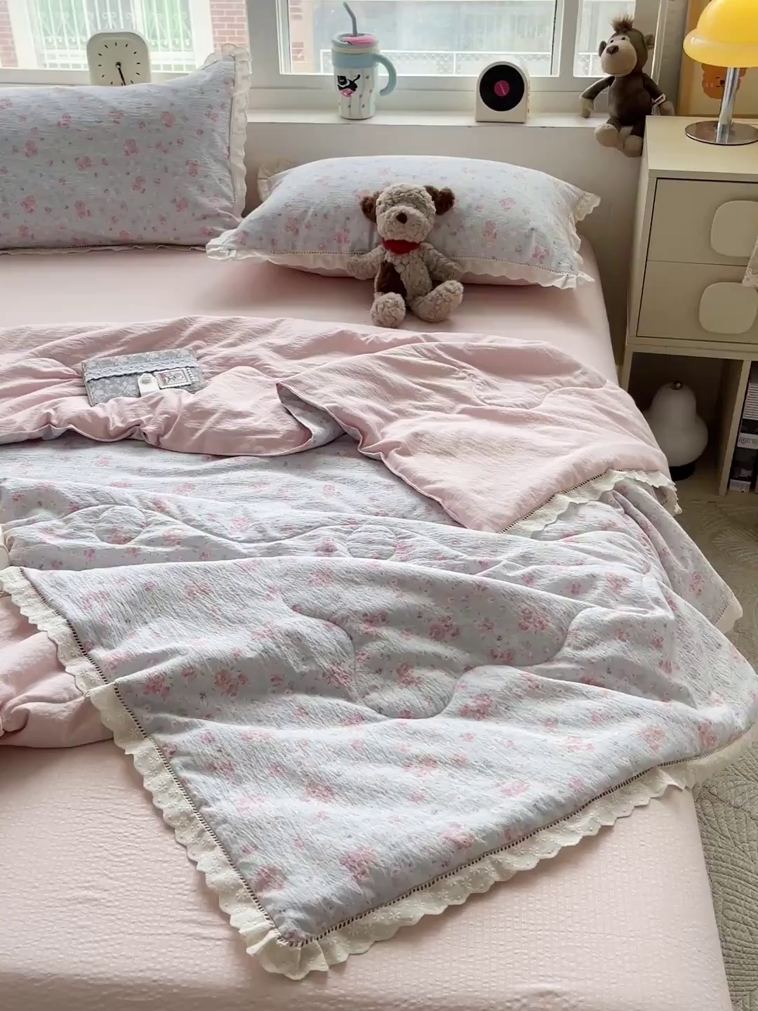 91家纺网 家纺一手货源 找家纺 梦莱斯 2025新款云感木棉皱皱纱全棉花边款夏被四件套 春不晚