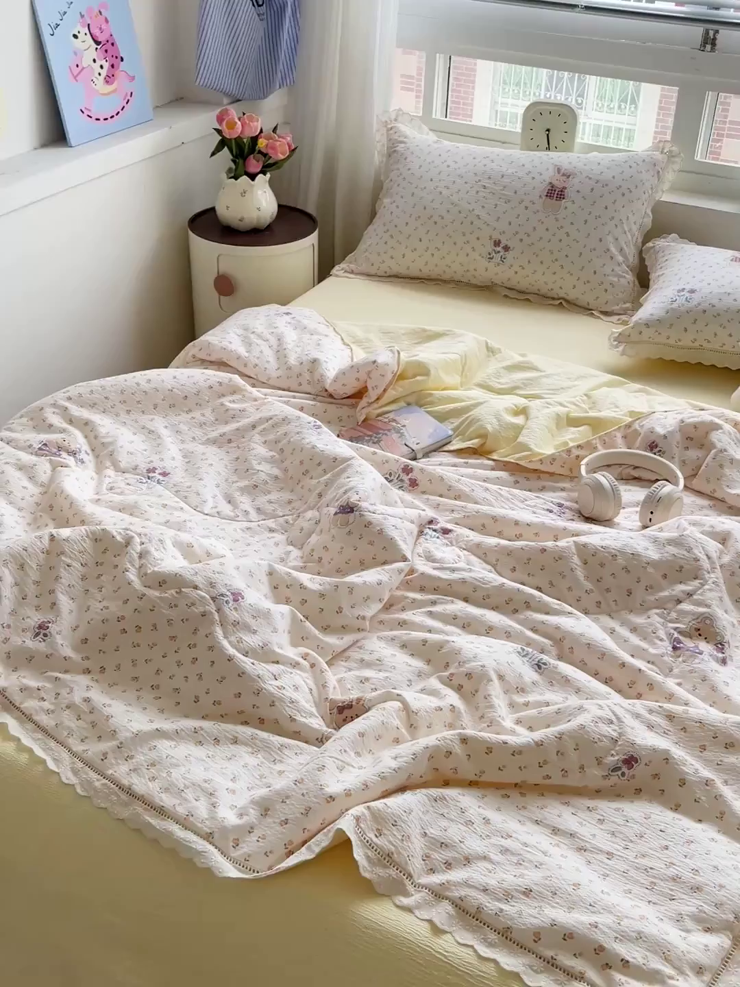 91家纺网 家纺一手货源 找家纺 梦莱斯 2025新款云感木棉皱皱纱全棉花边款夏被四件套 春日小熊