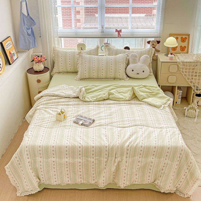 91家纺网 家纺一手货源 找家纺 梦莱斯 2025新款云感木棉皱皱纱全棉花边款夏被四件套 白茶绿