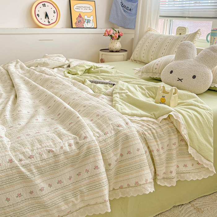 91家纺网 家纺一手货源 找家纺 梦莱斯 2025新款云感木棉皱皱纱全棉花边款夏被四件套 白茶绿