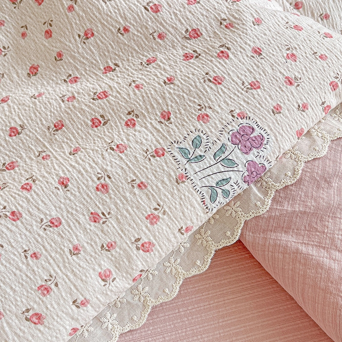 91家纺网 家纺一手货源 找家纺 梦莱斯 2025新款云感木棉皱皱纱全棉花边款夏被四件套 兔小姐