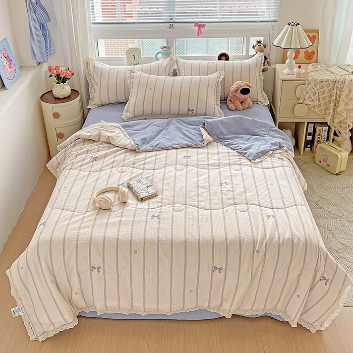 91家纺网 家纺一手货源 找家纺 梦莱斯 2025新款云感木棉皱皱纱全棉花边款夏被四件套 情人节