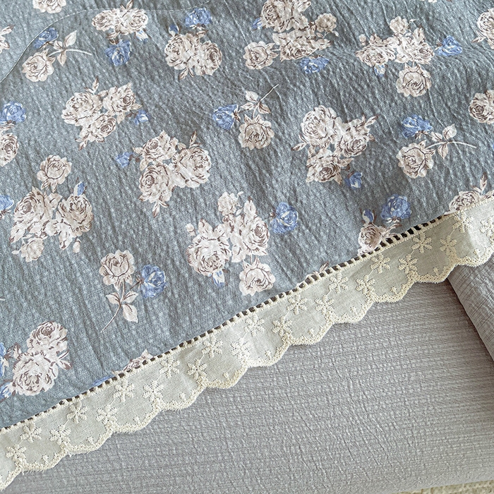 91家纺网 家纺一手货源 找家纺 梦莱斯 2025新款云感木棉皱皱纱全棉花边款夏被四件套 陌上花开