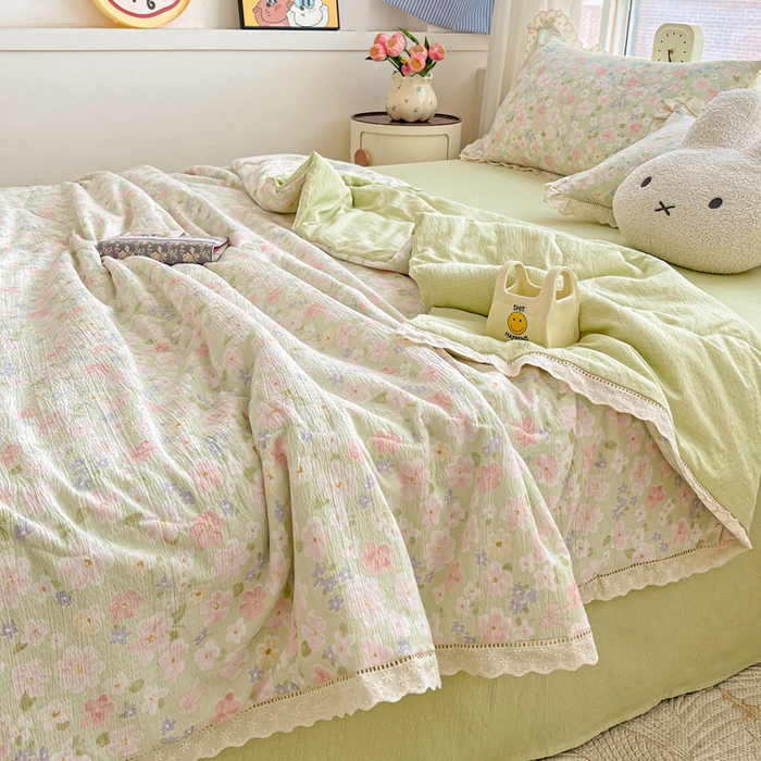 91家纺网 家纺一手货源 找家纺 梦莱斯 2025新款云感木棉皱皱纱全棉花边款夏被四件套 莱茵河畔