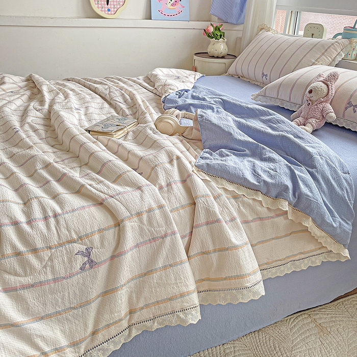 91家纺网 家纺一手货源 找家纺 梦莱斯 2025新款云感木棉皱皱纱全棉花边款夏被四件套 情人节