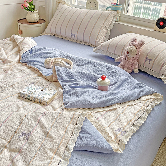 91家纺网 家纺一手货源 找家纺 梦莱斯 2025新款云感木棉皱皱纱全棉花边款夏被四件套 情人节