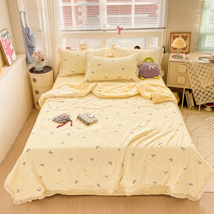 91家纺网 家纺一手货源 找家纺 梦莱斯 2025新款云感木棉皱皱纱全棉花边款夏被四件套 蜡笔画