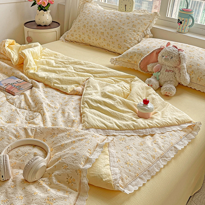 91家纺网 家纺一手货源 找家纺 梦莱斯 2025新款云感木棉皱皱纱全棉花边款夏被四件套 舒芙蕾