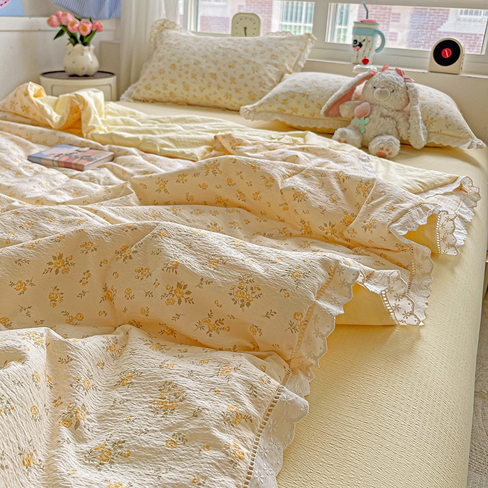 91家纺网 家纺一手货源 找家纺 梦莱斯 2025新款云感木棉皱皱纱全棉花边款夏被四件套 舒芙蕾