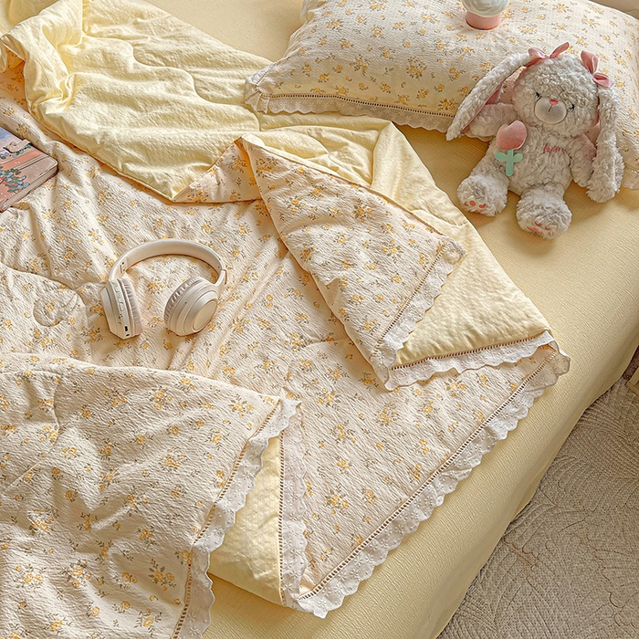 91家纺网 家纺一手货源 找家纺 梦莱斯 2025新款云感木棉皱皱纱全棉花边款夏被四件套 舒芙蕾