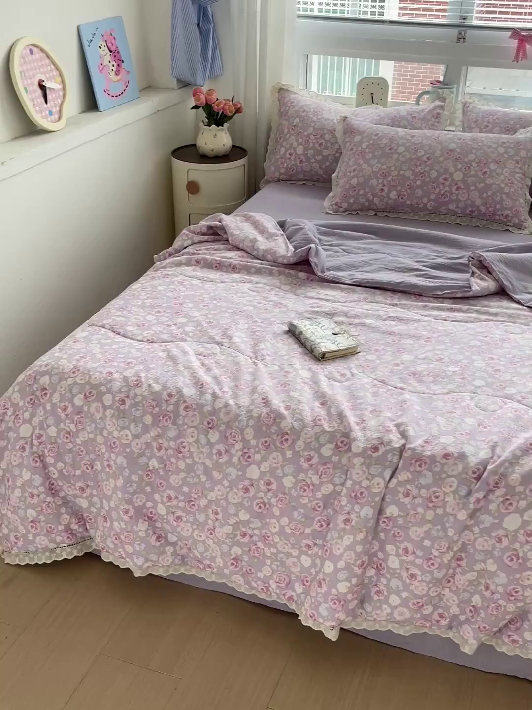 91家纺网 家纺一手货源 找家纺 梦莱斯 2025新款云感木棉皱皱纱全棉花边款夏被四件套 十里桃花紫