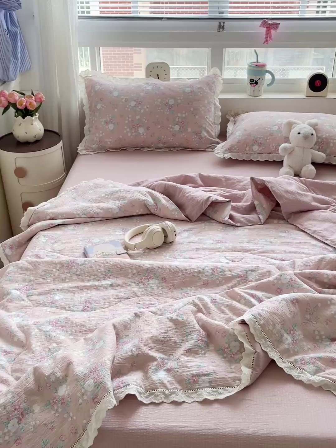 91家纺网 家纺一手货源 找家纺 梦莱斯 2025新款云感木棉皱皱纱全棉花边款夏被四件套 莫奈