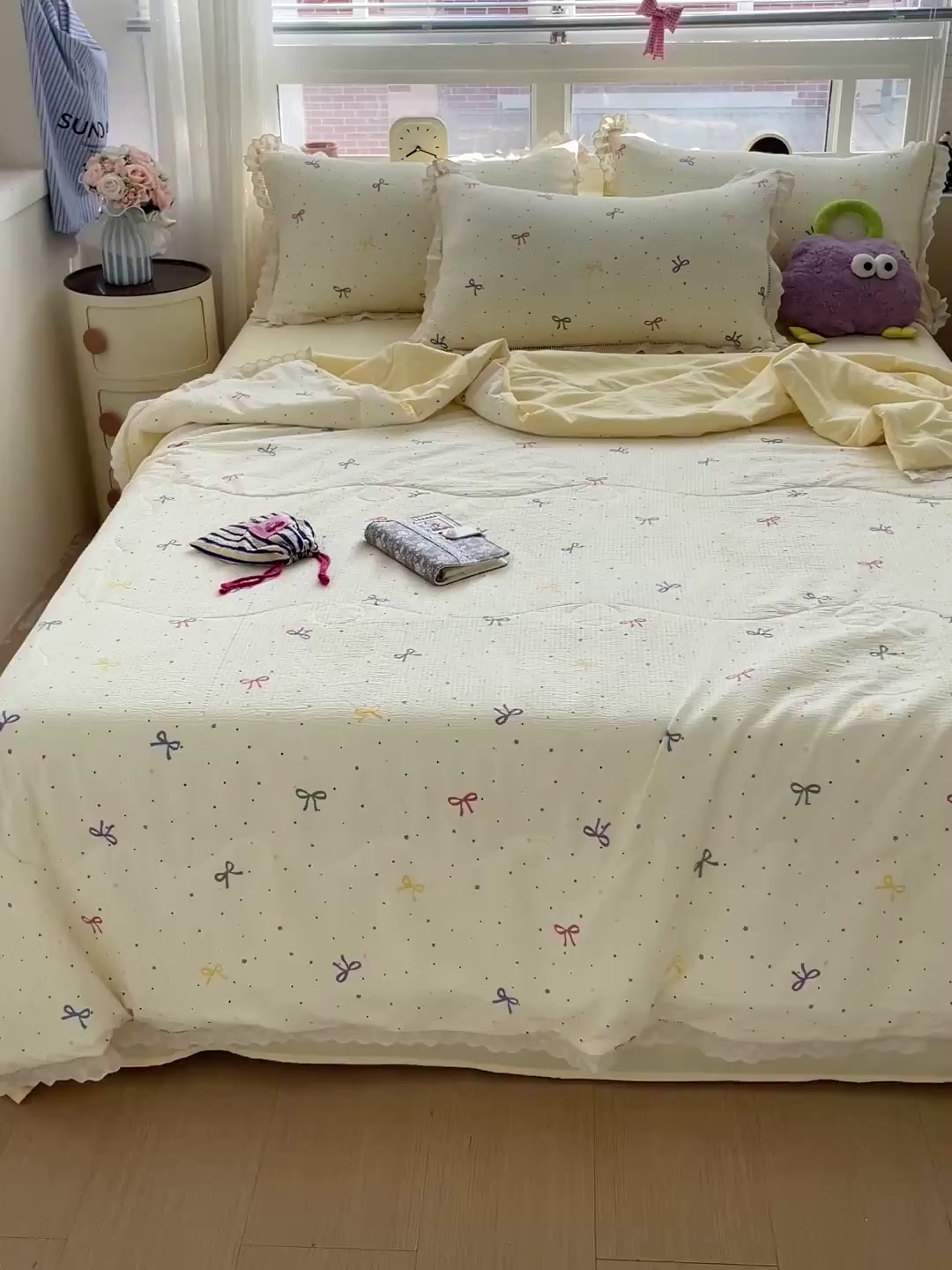 91家纺网 家纺一手货源 找家纺 梦莱斯 2025新款云感木棉皱皱纱全棉花边款夏被四件套 蜡笔画