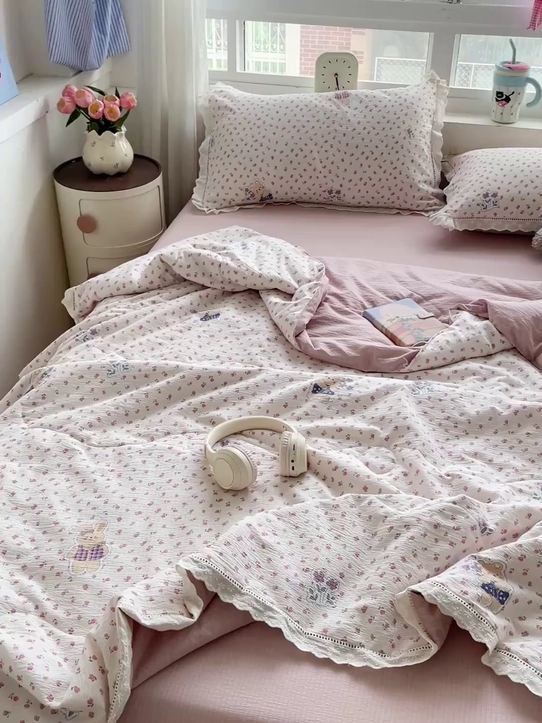 91家纺网 家纺一手货源 找家纺 梦莱斯 2025新款云感木棉皱皱纱全棉花边款夏被四件套 兔小姐