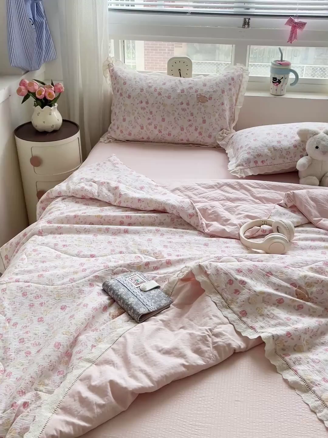 91家纺网 家纺一手货源 找家纺 梦莱斯 2025新款云感木棉皱皱纱全棉花边款夏被四件套 郁金香小兔