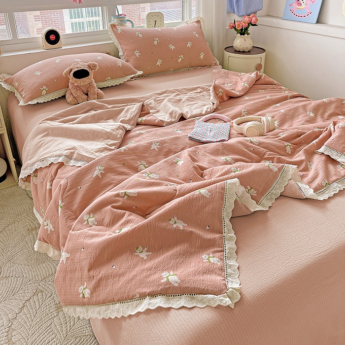 91家纺网 家纺一手货源 找家纺 （总）梦莱斯 2025新款云感木棉皱皱纱全棉花边款夏被四件套