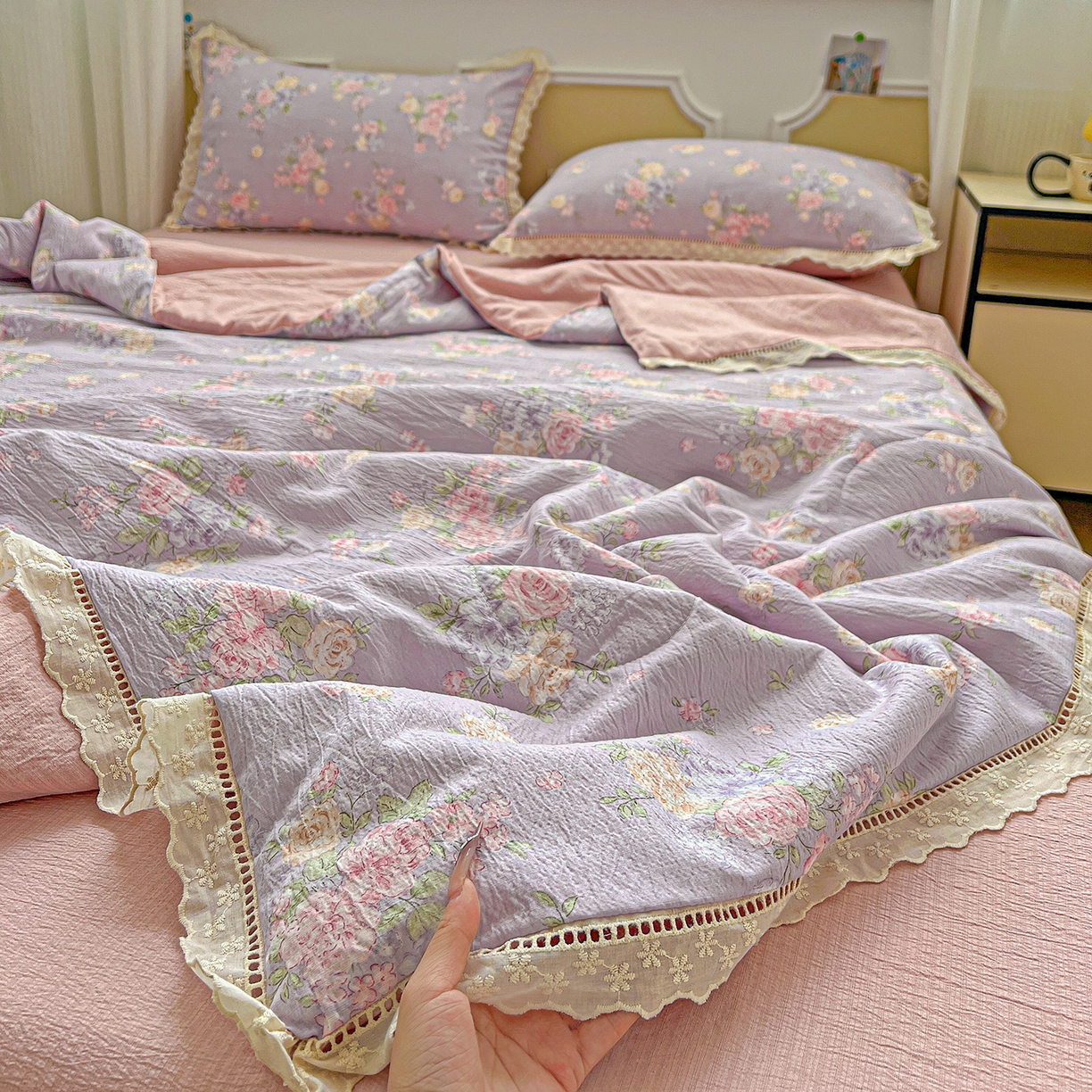 91家纺网 家纺一手货源 找家纺 （总）梦莱斯 2025新款云感木棉皱皱纱全棉花边款夏被四件套