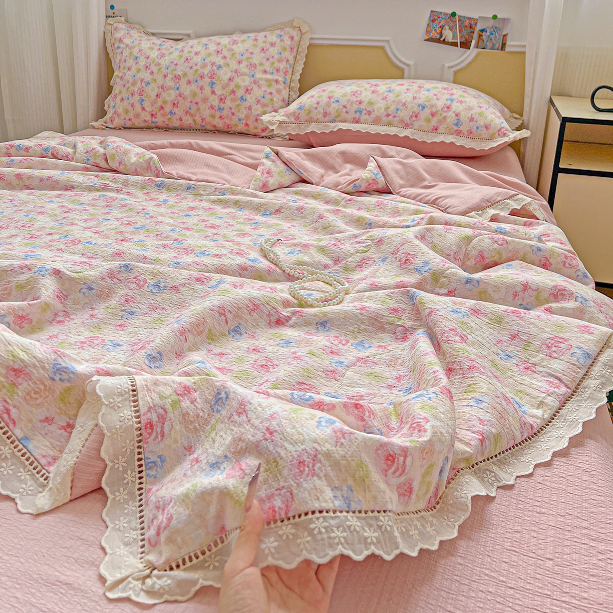 91家纺网 家纺一手货源 找家纺 （总）梦莱斯 2025新款云感木棉皱皱纱全棉花边款夏被四件套