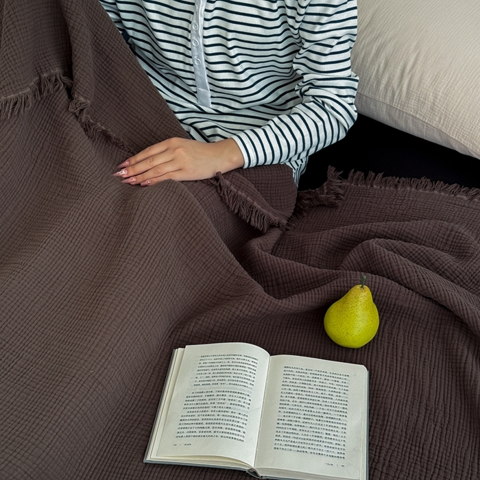 91家纺网 家纺一手货源 找家纺 （总）山舍家居 2025新款全棉四层纱流苏盖毯第三批 床拍图