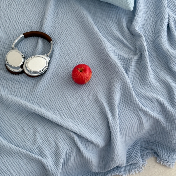 91家纺网 家纺一手货源 找家纺 山舍家居 2025新款全棉四层纱流苏盖毯第三批 床拍图 冰川蓝