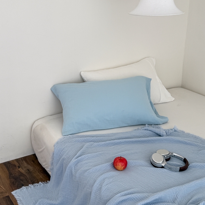 91家纺网 家纺一手货源 找家纺 山舍家居 2025新款全棉四层纱流苏盖毯第三批 床拍图 冰川蓝