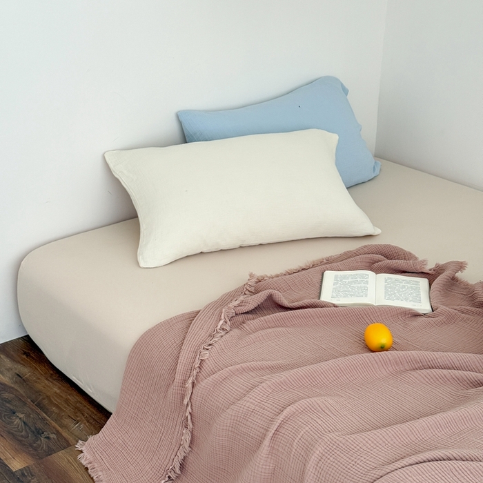 91家纺网 家纺一手货源 找家纺 山舍家居 2025新款全棉四层纱流苏盖毯第三批 床拍图 琉璃色