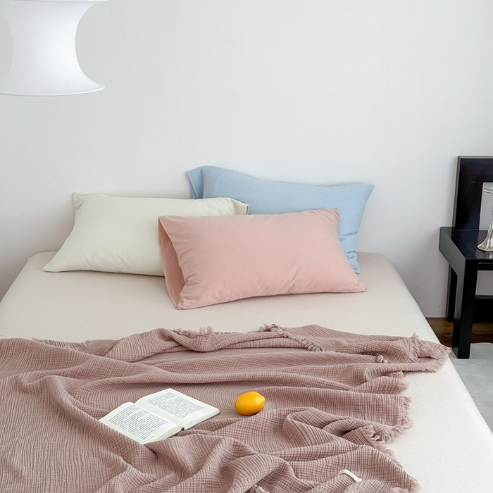 91家纺网 家纺一手货源 找家纺 山舍家居 2025新款全棉四层纱流苏盖毯第三批 床拍图 琉璃色