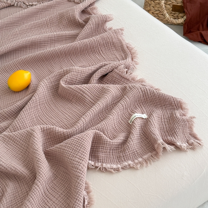 91家纺网 家纺一手货源 找家纺 山舍家居 2025新款全棉四层纱流苏盖毯第三批 床拍图 琉璃色