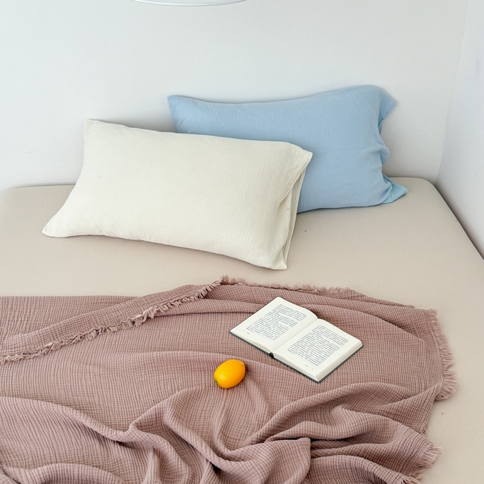 91家纺网 家纺一手货源 找家纺 山舍家居 2025新款全棉四层纱流苏盖毯第三批 床拍图 琉璃色