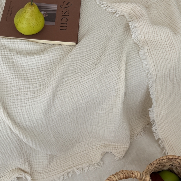 91家纺网 家纺一手货源 找家纺 山舍家居 2025新款全棉四层纱流苏盖毯第三批 床拍图 奶油白