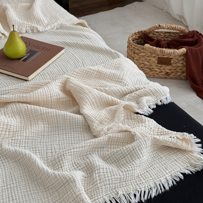 91家纺网 家纺一手货源 找家纺 山舍家居 2025新款全棉四层纱流苏盖毯第三批 床拍图 奶油白