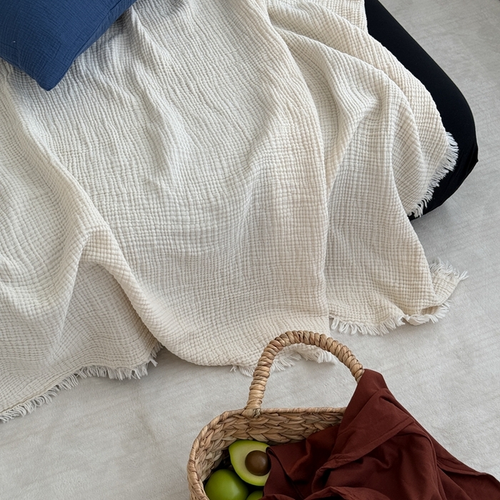 91家纺网 家纺一手货源 找家纺 山舍家居 2025新款全棉四层纱流苏盖毯第三批 床拍图 奶油白