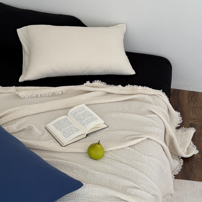 91家纺网 家纺一手货源 找家纺 山舍家居 2025新款全棉四层纱流苏盖毯第三批 床拍图 奶油白