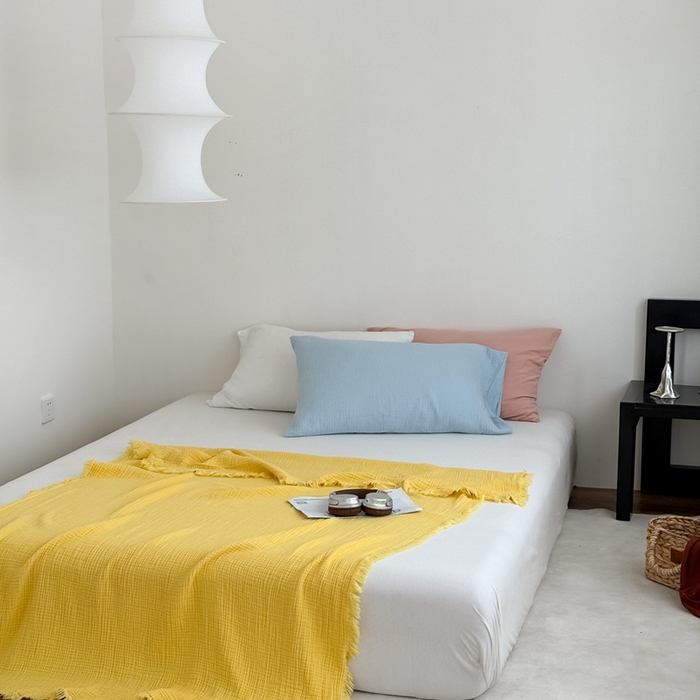 91家纺网 家纺一手货源 找家纺 山舍家居 2025新款全棉四层纱流苏盖毯第三批 床拍图 柠檬黄