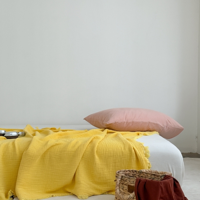 91家纺网 家纺一手货源 找家纺 山舍家居 2025新款全棉四层纱流苏盖毯第三批 床拍图 柠檬黄