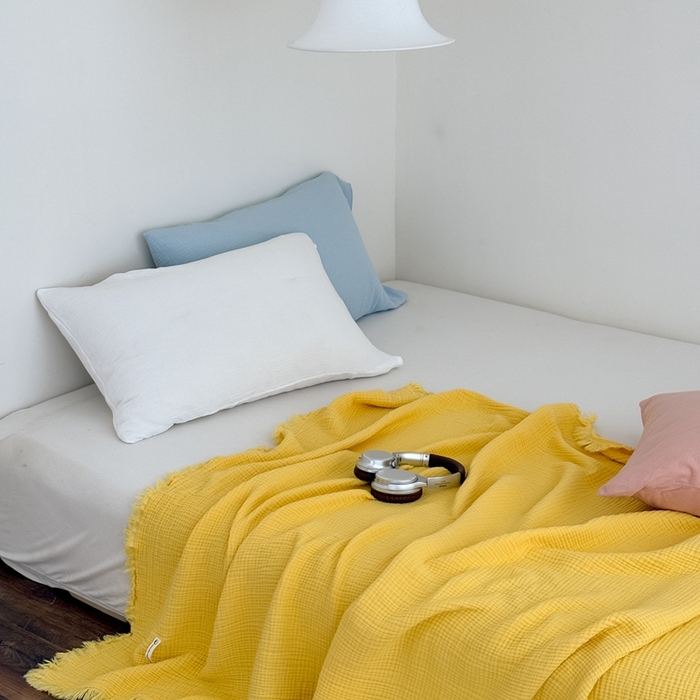 91家纺网 家纺一手货源 找家纺 山舍家居 2025新款全棉四层纱流苏盖毯第三批 床拍图 柠檬黄