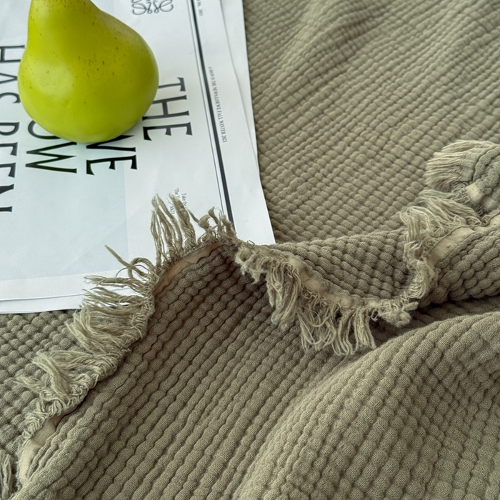 91家纺网 家纺一手货源 找家纺 山舍家居 2025新款全棉四层纱流苏盖毯第三批 床拍图 松石绿
