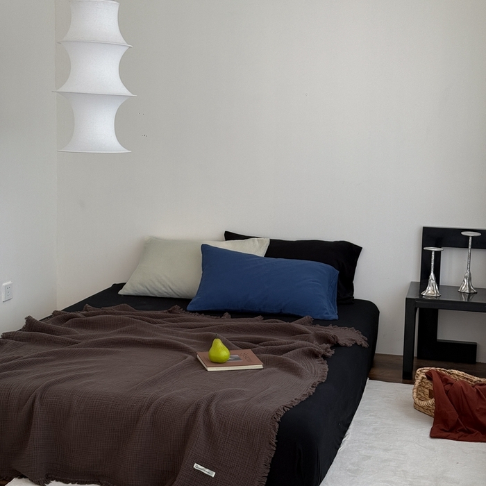 91家纺网 家纺一手货源 找家纺 山舍家居 2025新款全棉四层纱流苏盖毯第三批 床拍图 陶泥