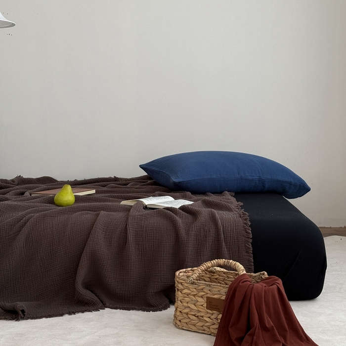 91家纺网 家纺一手货源 找家纺 山舍家居 2025新款全棉四层纱流苏盖毯第三批 床拍图 陶泥