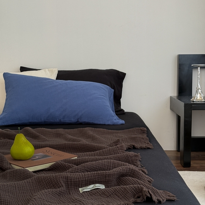 91家纺网 家纺一手货源 找家纺 山舍家居 2025新款全棉四层纱流苏盖毯第三批 床拍图 陶泥