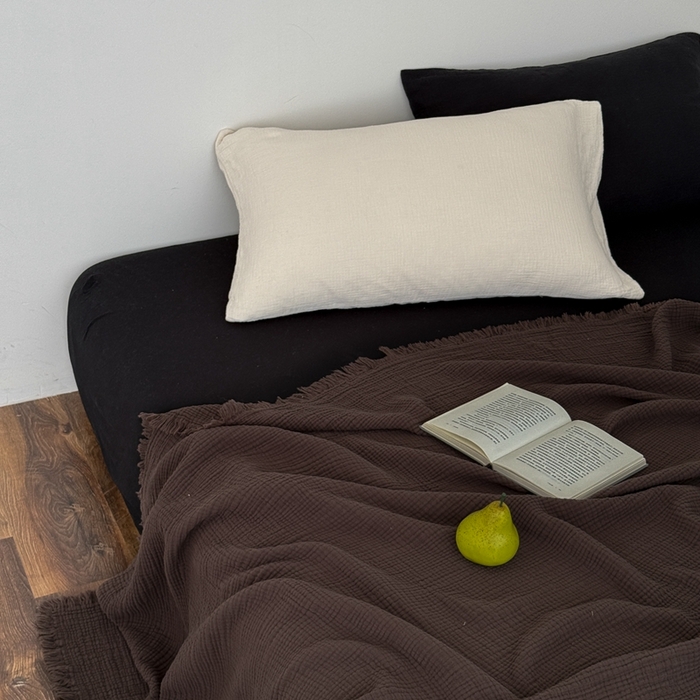 91家纺网 家纺一手货源 找家纺 山舍家居 2025新款全棉四层纱流苏盖毯第三批 床拍图 陶泥