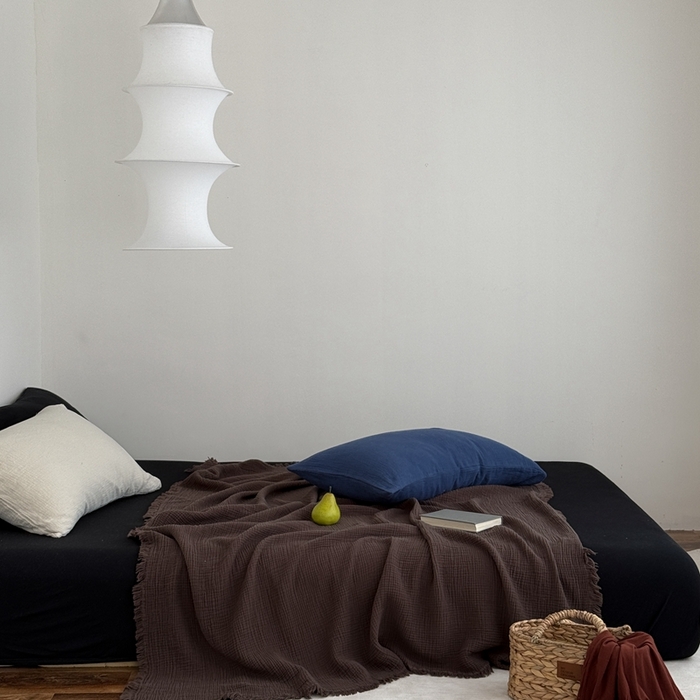 91家纺网 家纺一手货源 找家纺 山舍家居 2025新款全棉四层纱流苏盖毯第三批 床拍图 陶泥