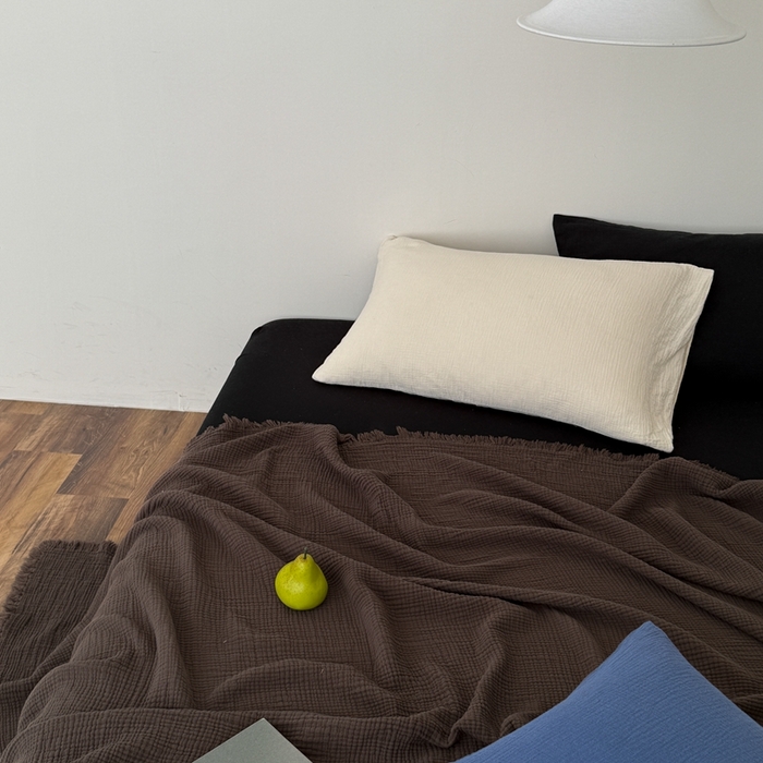 91家纺网 家纺一手货源 找家纺 山舍家居 2025新款全棉四层纱流苏盖毯第三批 床拍图 陶泥