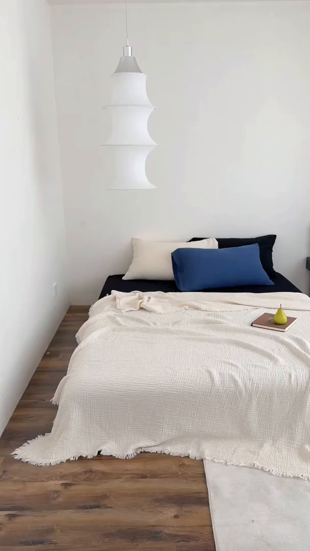 91家纺网 家纺一手货源 找家纺 山舍家居 2025新款全棉四层纱流苏盖毯第三批 床拍图 奶油白