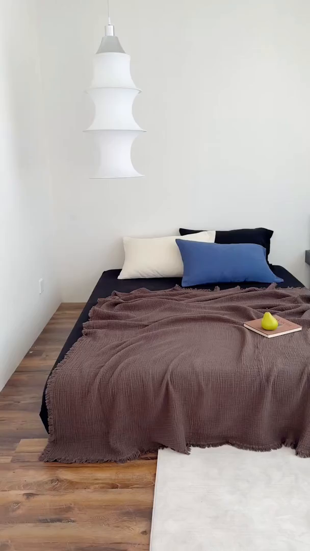 91家纺网 家纺一手货源 找家纺 山舍家居 2025新款全棉四层纱流苏盖毯第三批 床拍图 陶泥