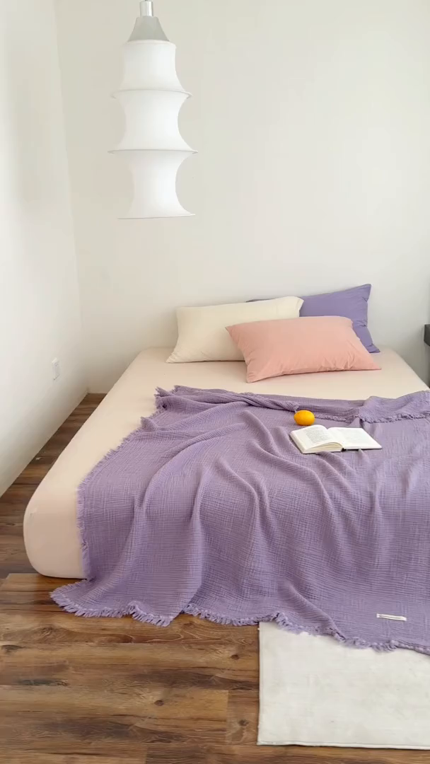 91家纺网 家纺一手货源 找家纺 山舍家居 2025新款全棉四层纱流苏盖毯第三批 床拍图 烟紫