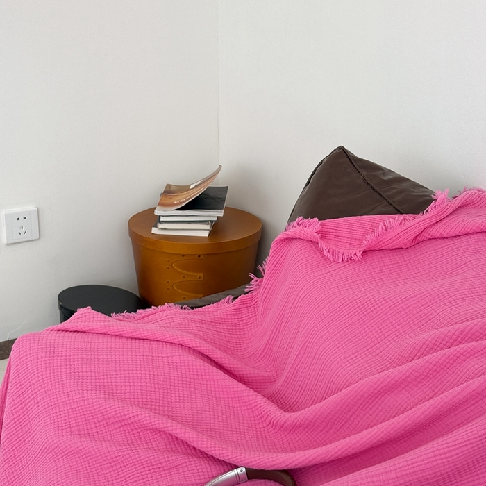 91家纺网 家纺一手货源 找家纺 山舍家居 2025新款全棉四层纱流苏盖毯第三批沙发图 玫红色