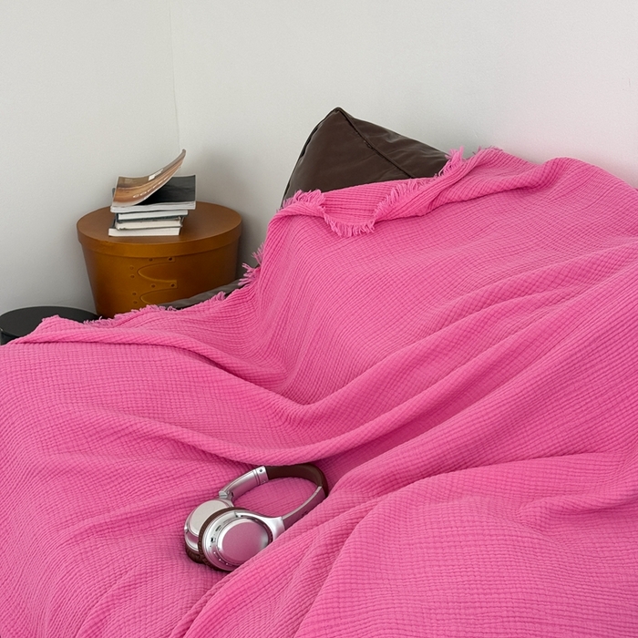 91家纺网 家纺一手货源 找家纺 山舍家居 2025新款全棉四层纱流苏盖毯第三批沙发图 玫红色