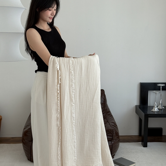 91家纺网 家纺一手货源 找家纺 山舍家居 2025新款全棉四层纱流苏盖毯第三批沙发图 奶油白